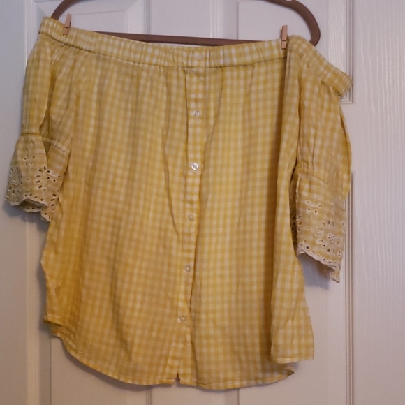 Old Navy Tops - Old Navy off shoulder top.